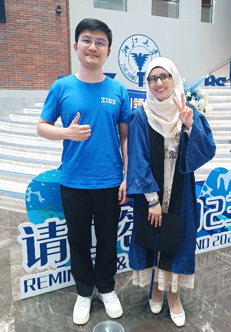 Group photo with Maria Nazeer Ahmed, "Employee No. 1" of Xinye Technology's Pakistan business