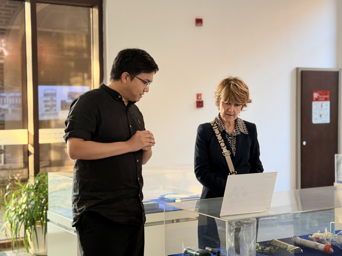 Cristina Prandi一行参观