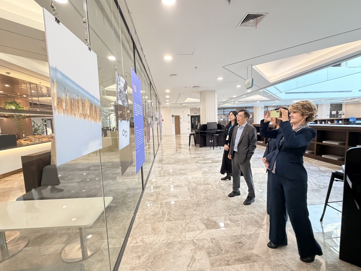 Cristina Prandi一行参观