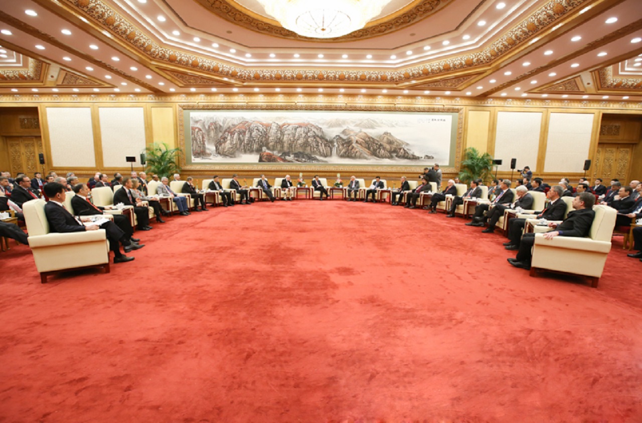 外国专家新春座谈会在人民大会堂东大厅举行.jpg